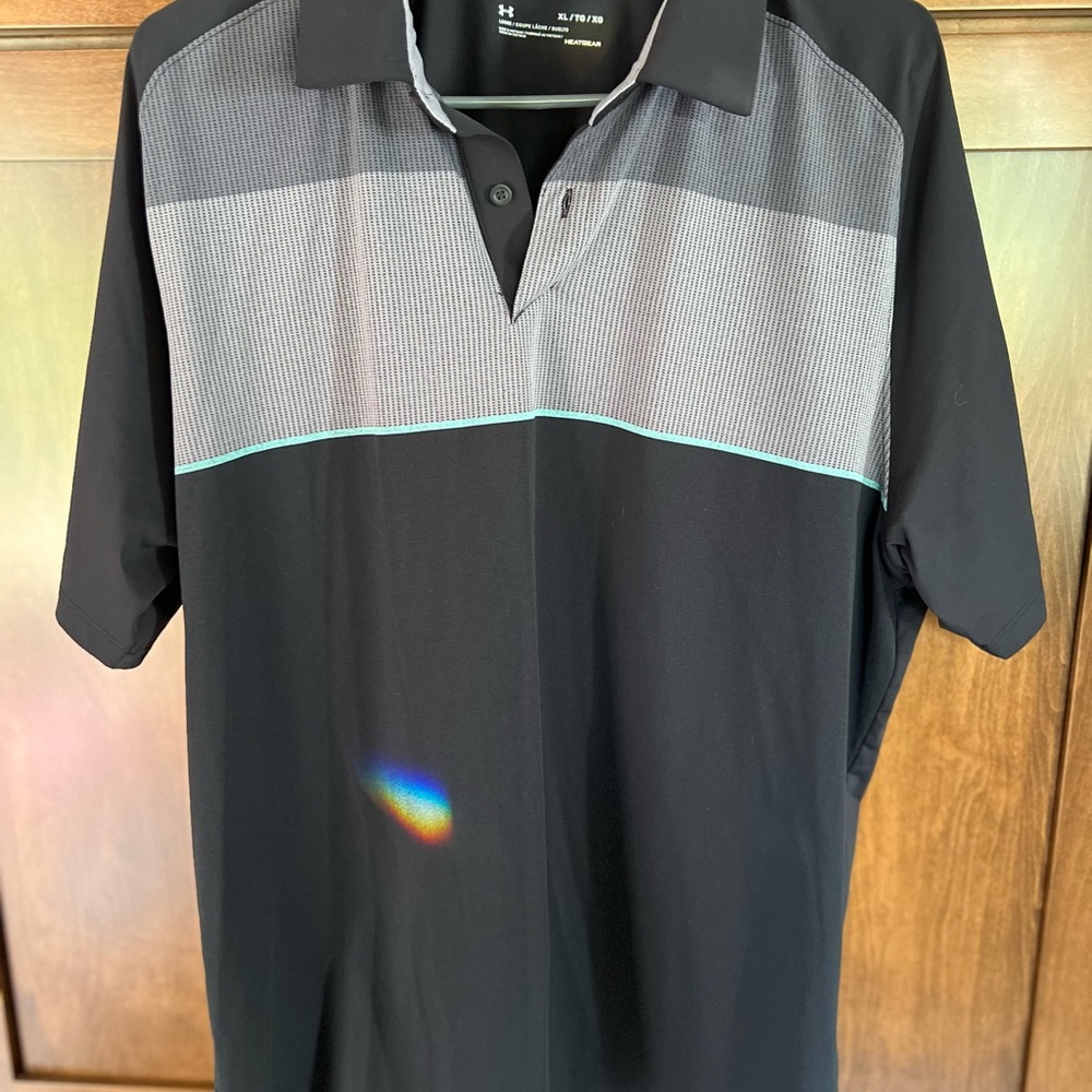 NWOT~ Under Armour Heatgear Men Size XL Gray Striped Short Sleeve Polo Shirt
